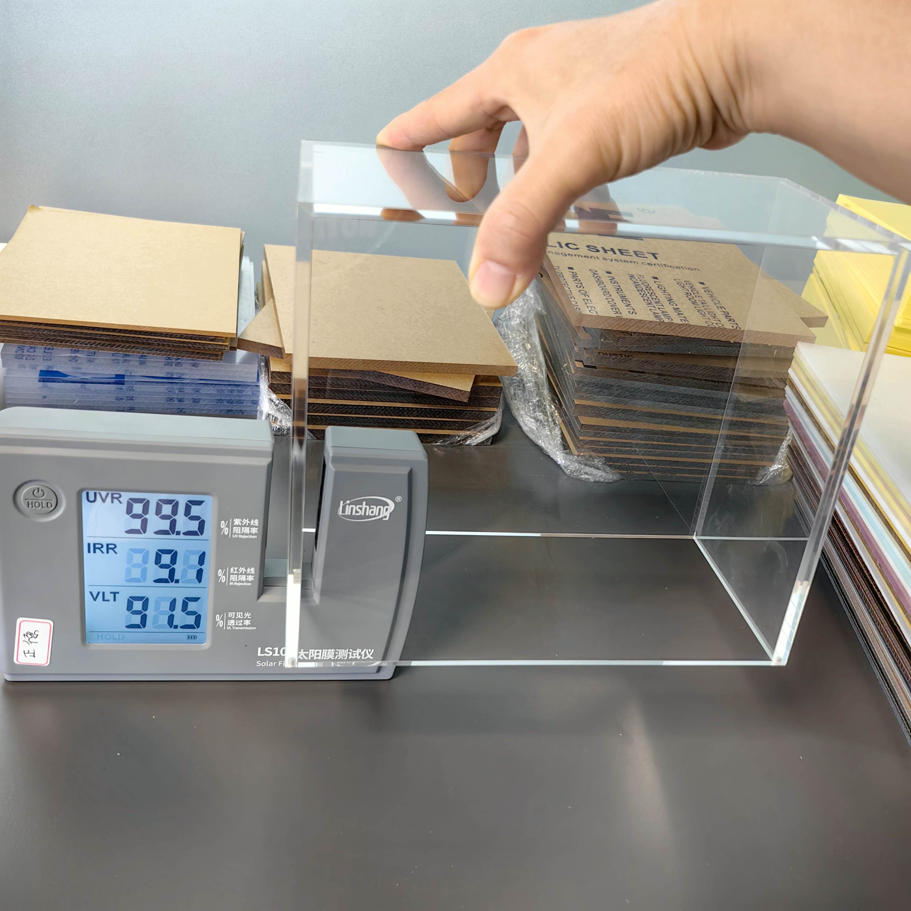 99% UV protection Magnetic Mod - Display Case Acrylic recensione e prezzo